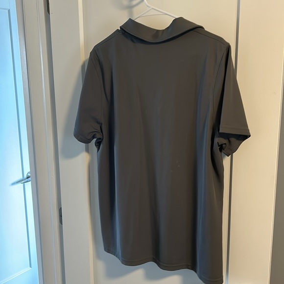 LIKE NEW- Under Armour Althetic polo size XL - Picture 5 of 5